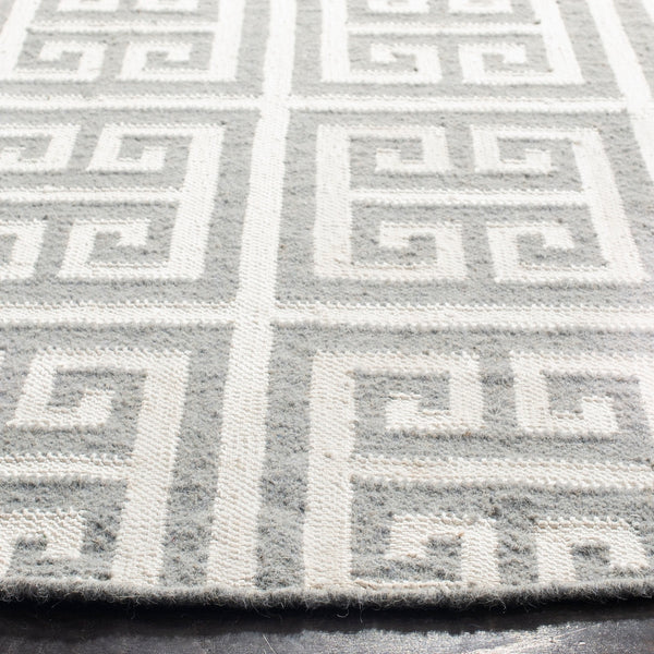 Safavieh Dhurries 626 Hand Woven Flat Weave 50% Banana Silk/30% Wool/20% Cotton Rug DHU626B-3