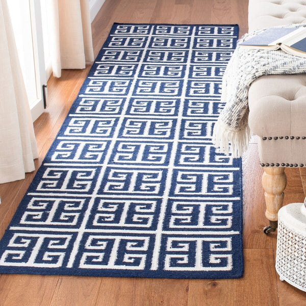 Safavieh Dhurries 626 Hand Woven Flat Weave 50% Banana Silk/30% Wool/20% Cotton Rug DHU626D-3