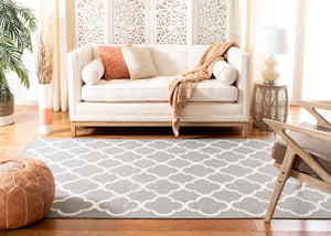 Safavieh Dhurries 627 Hand Woven Flat Weave 50% Banana Silk/30% Wool/20% Cotton Rug DHU627B-3