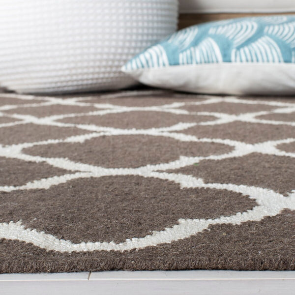 Safavieh Dhurries 627 Hand Woven Flat Weave 50% Banana Silk/30% Wool/20% Cotton Rug DHU627C-3