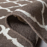 Safavieh Dhurries 627 Hand Woven Flat Weave 50% Banana Silk/30% Wool/20% Cotton Rug DHU627C-3