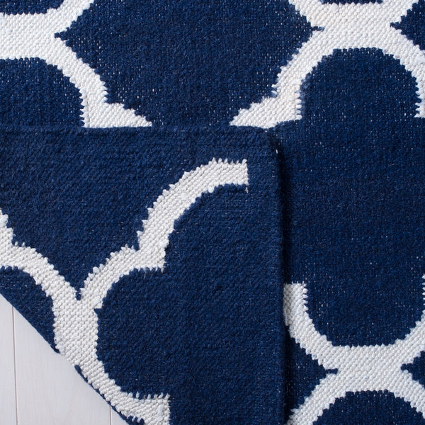 Safavieh Dhurries 627 Hand Woven Flat Weave 50% Banana Silk/30% Wool/20% Cotton Rug DHU627D-3