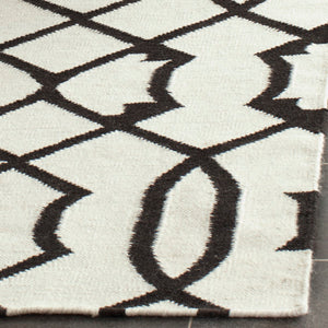 Safavieh Dhurries DHU753 Hand Woven Flat Weave Rug
