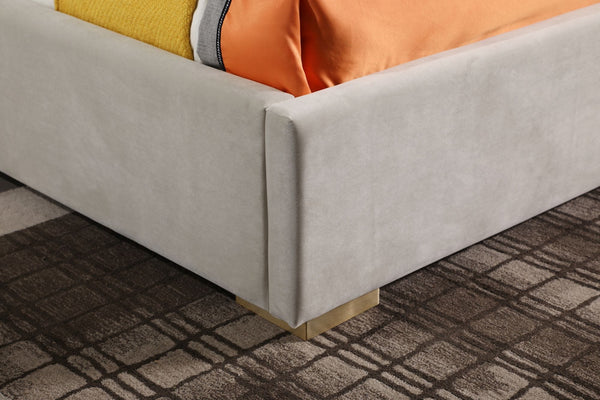 VIG Furniture Modrest Eldora - Glam Beige Velvet and Brushed Brass Bed VGVCBD1900-19