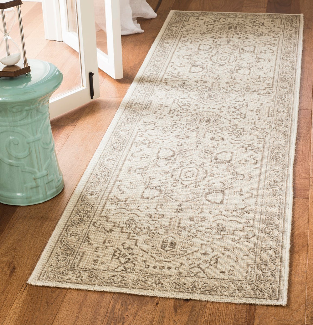 Safavieh Essence ESS750 Power Loomed Rug
