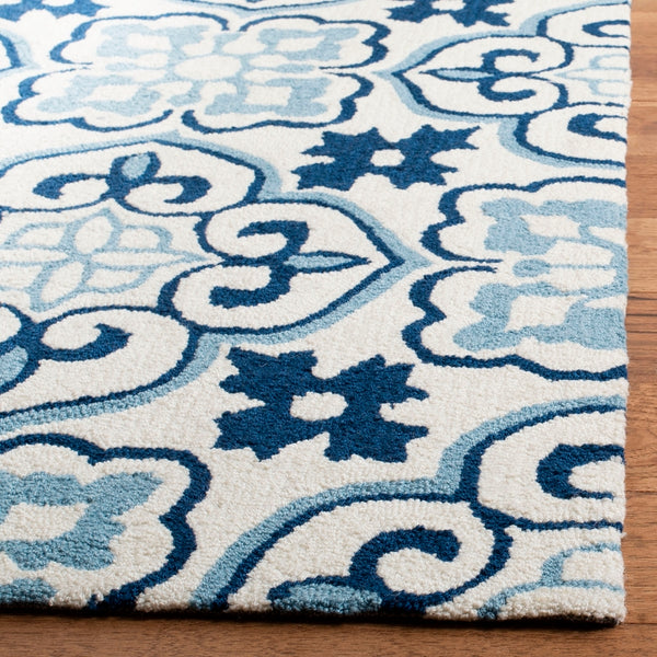 Safavieh Four Seasons 230 Hand Hooked 100% Polyester Pile Country & Floral Rug FRS230B-28