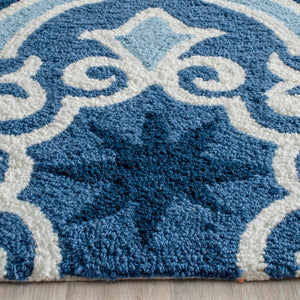 Safavieh Four FRS231 Hand Hooked Rug