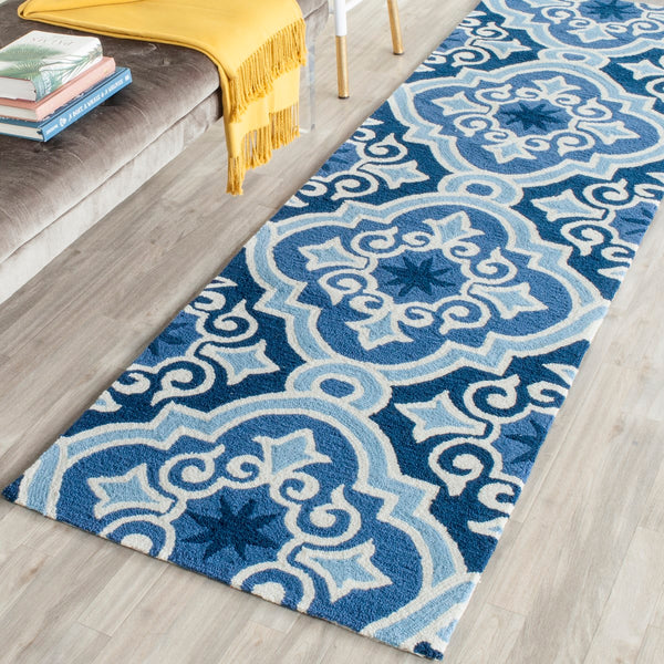 Safavieh Four FRS231 Hand Hooked Rug