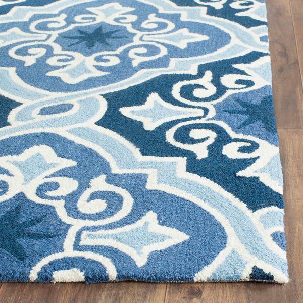 Safavieh Four FRS231 Hand Hooked Rug