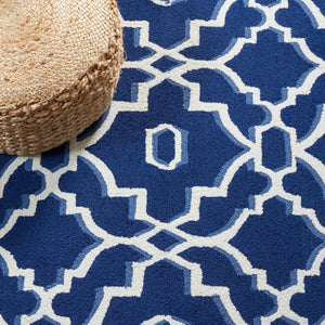 Safavieh Four Seasons 237 Hand Hooked 100% Polyester Pile Country & Floral Rug FRS237H-28