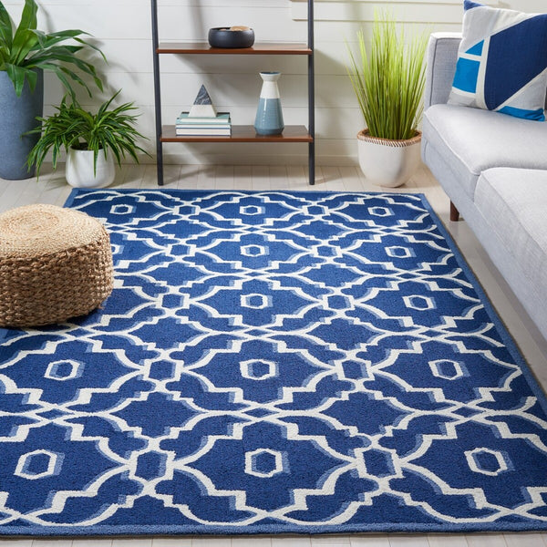 Safavieh Four Seasons 237 Hand Hooked 100% Polyester Pile Country & Floral Rug FRS237H-28