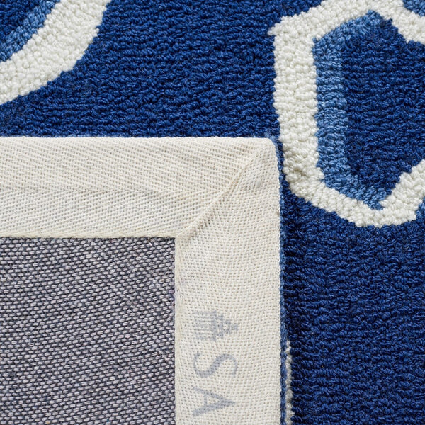 Safavieh Four Seasons 237 Hand Hooked 100% Polyester Pile Country & Floral Rug FRS237H-28