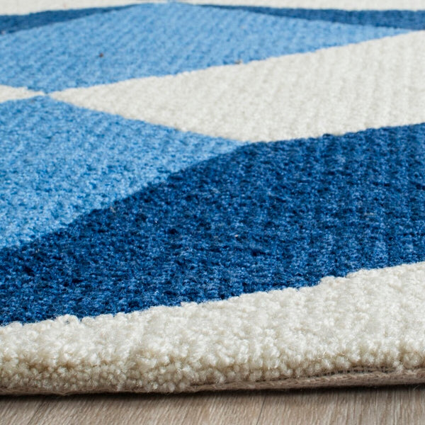 Safavieh Four Seasons 239 Hand Hooked 100% Polyester Pile Country & Floral Rug FRS239K-4