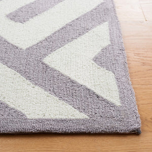 Safavieh Four Seasons 241 Hand Hooked 100% Polyester Pile Contemporary Rug FRS241M-28
