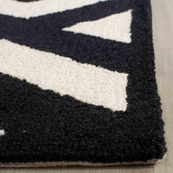 Safavieh Four Seasons 241 Hand Hooked 100% Polyester Pile Contemporary Rug FRS241P-28