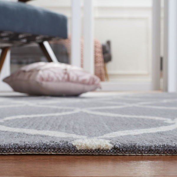 Safavieh Four Seasons 242 Hand Hooked 100% Polyester Pile Contemporary Rug FRS242B-28