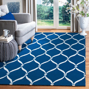 Safavieh Four Seasons 242 Hand Hooked 100% Polyester Pile Contemporary Rug FRS242H-28