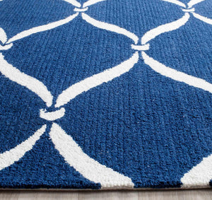 Safavieh Four Seasons 242 Hand Hooked 100% Polyester Pile Contemporary Rug FRS242H-28