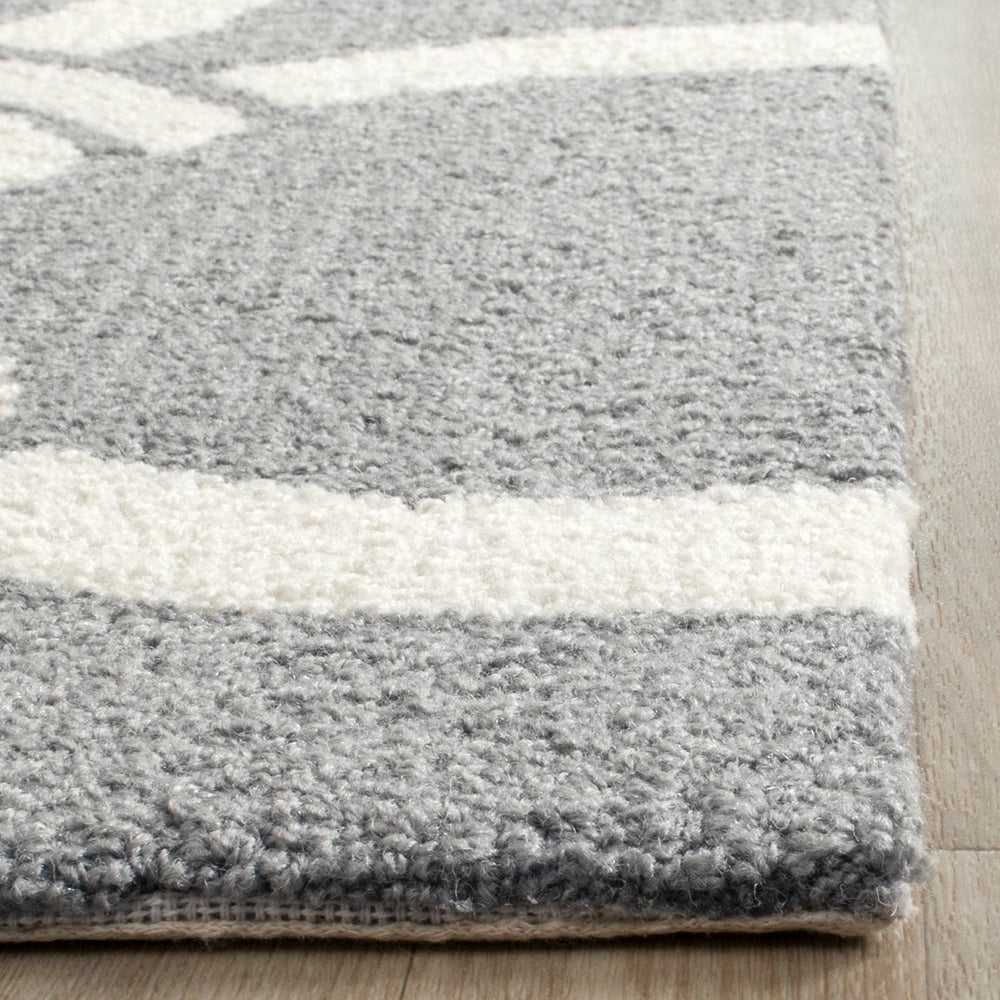 Safavieh Four FRS243 Hand Hooked Rug