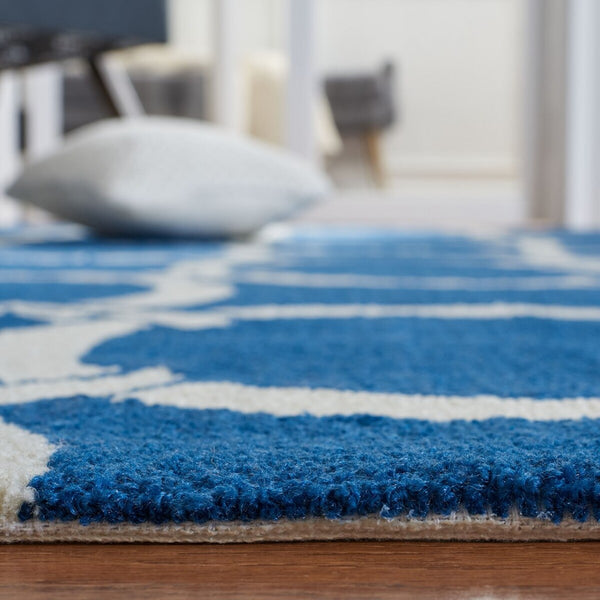 Safavieh Four Seasons 243 Hand Hooked 100% Polyester Pile Contemporary Rug FRS243H-28