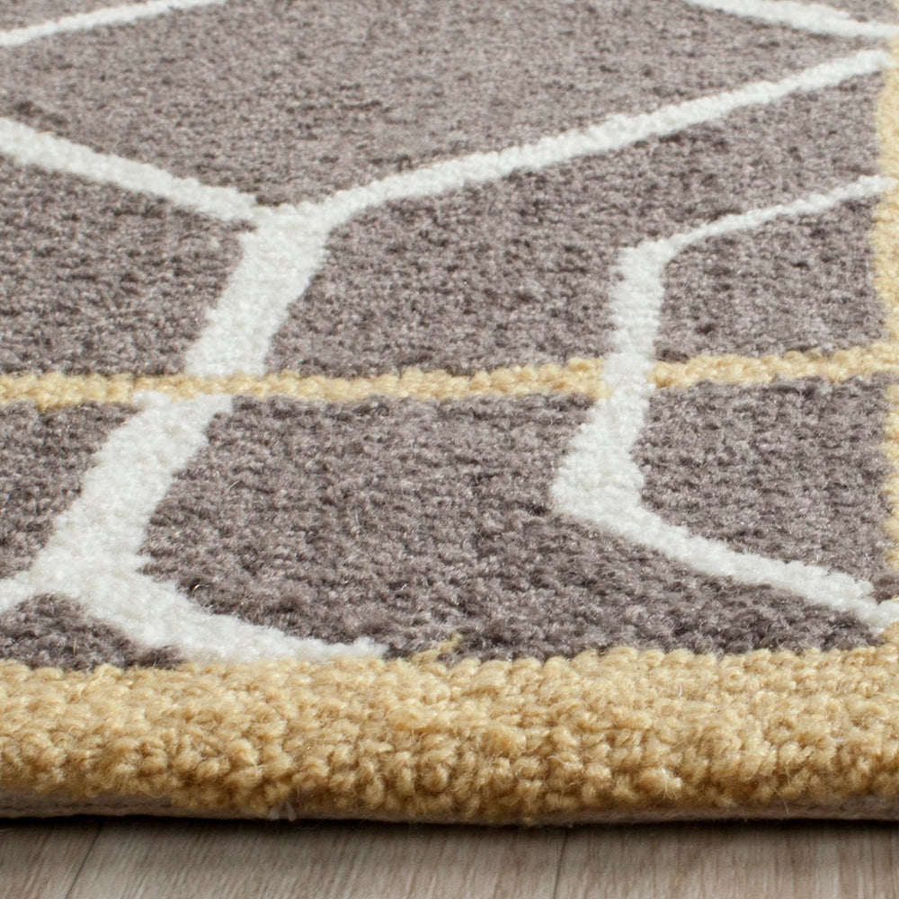 Safavieh Four FRS244 Hand Hooked Rug