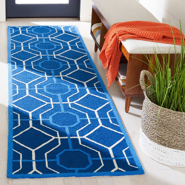 Safavieh Four Seasons 244 Hand Hooked 100% Polyester Pile Contemporary Rug FRS244H-28