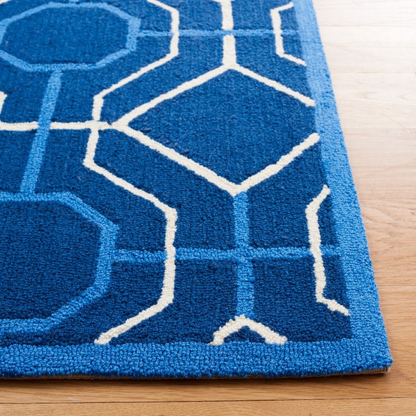 Safavieh Four Seasons 244 Hand Hooked 100% Polyester Pile Contemporary Rug FRS244H-28