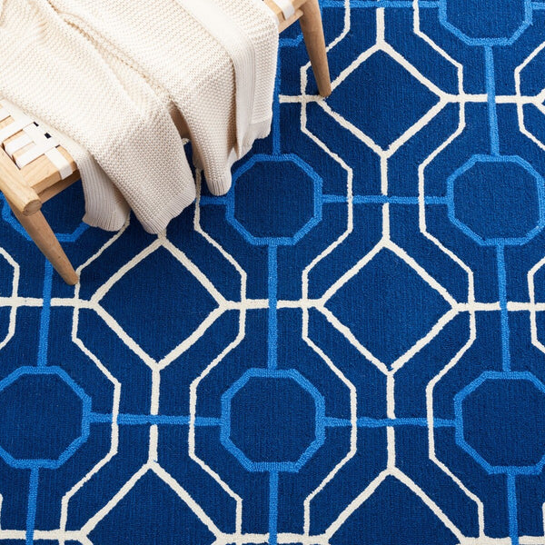 Safavieh Four Seasons 244 Hand Hooked 100% Polyester Pile Contemporary Rug FRS244H-28