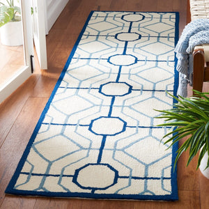 Safavieh Four Seasons 244 Hand Hooked 100% Polyester Pile Contemporary Rug FRS244M-28