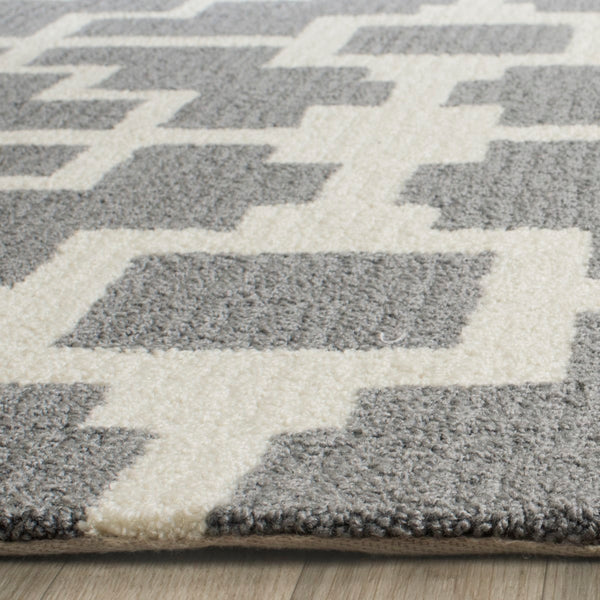 Safavieh Four FRS245 Hand Hooked Rug