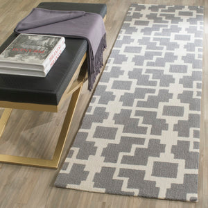Safavieh Four FRS245 Hand Hooked Rug
