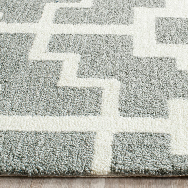 Safavieh Four FRS245 Hand Hooked Rug