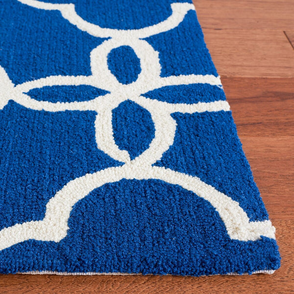 Safavieh Four Seasons 246 Hand Hooked 100% Polyester Pile Contemporary Rug FRS246H-28