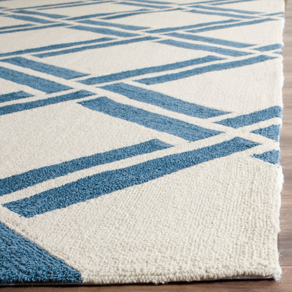 Safavieh Four FRS441 Hand Hooked Rug