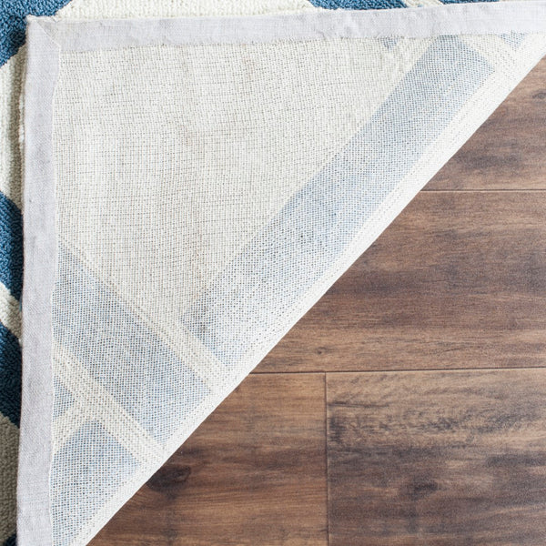 Safavieh Four FRS441 Hand Hooked Rug