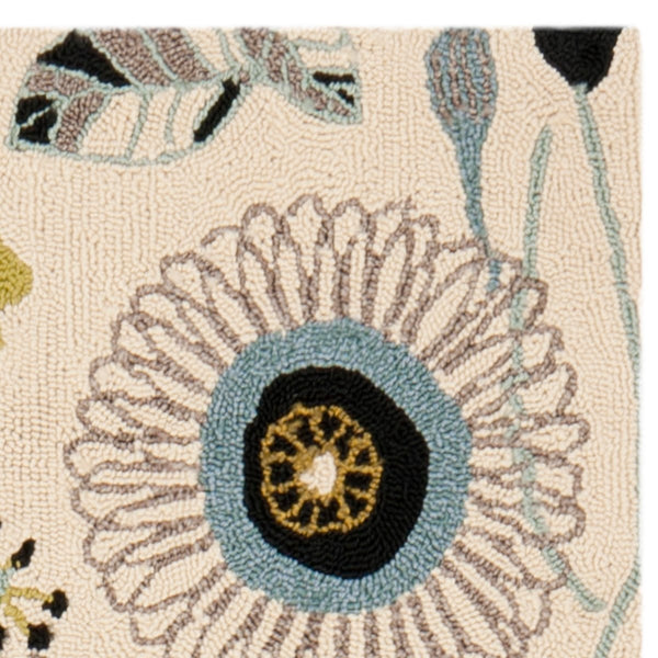 Safavieh Four FRS482 Hand Hooked Rug