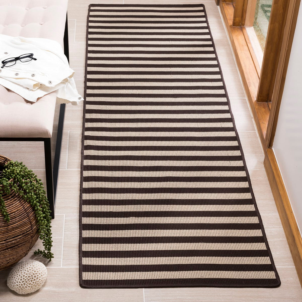 Safavieh Four FRS650 Power Loomed Rug
