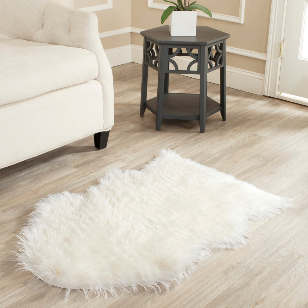 Safavieh Faux FSS115 Power Loomed Rug