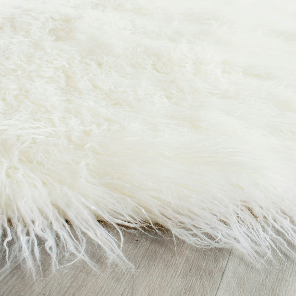 Safavieh Faux FSS117 Power Loomed Rug