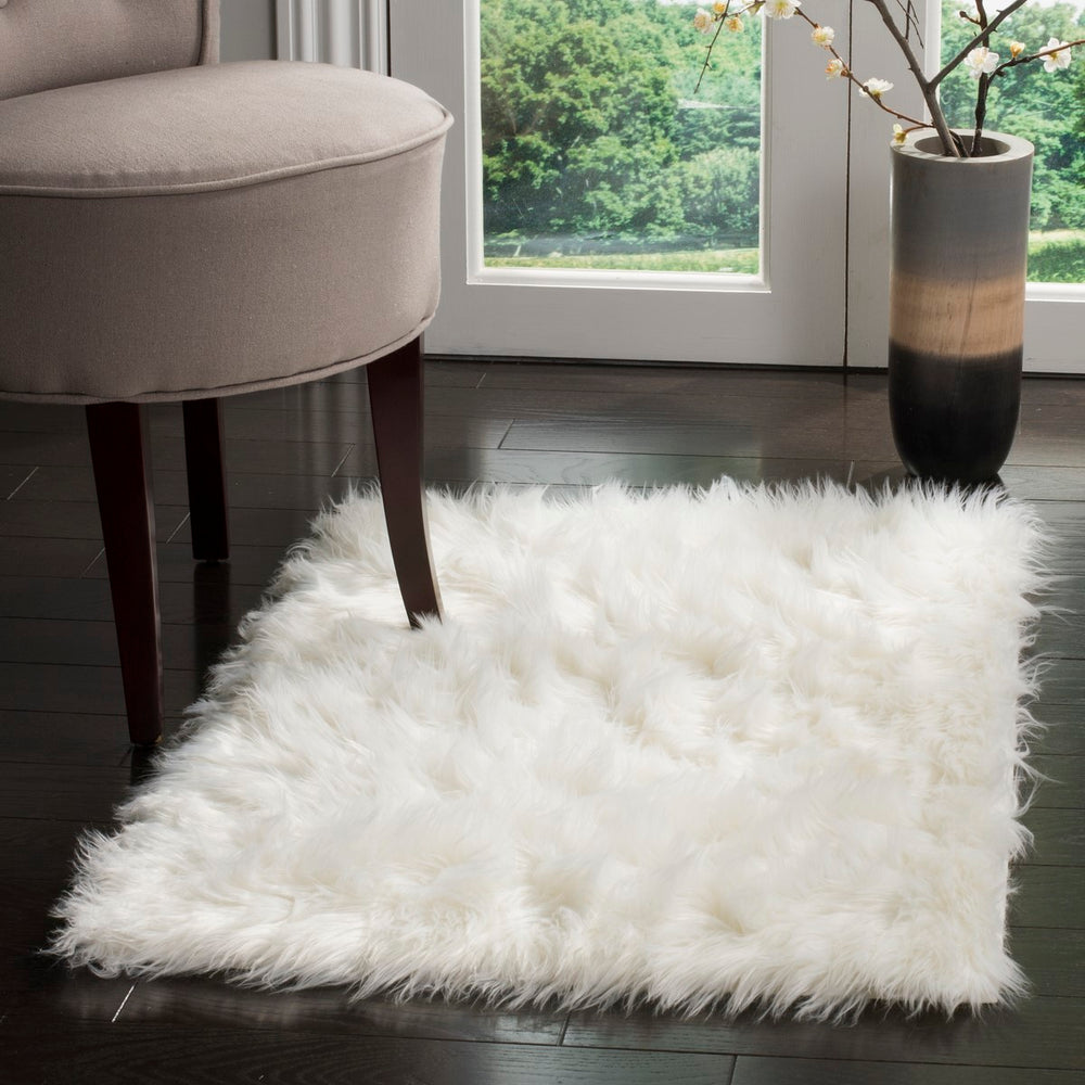 Safavieh Faux FSS235 Power Loomed Rug