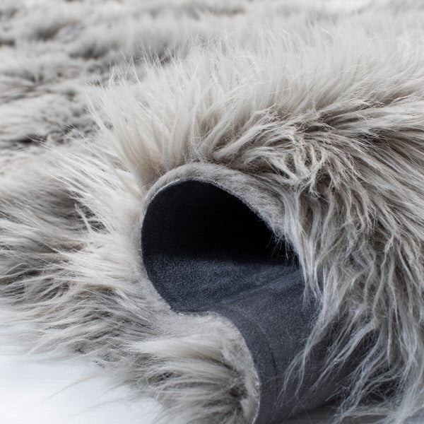 Safavieh Faux Sheep Skin 235 POWER LOOMED Japanese Acrylic Rug FSS235D-4R