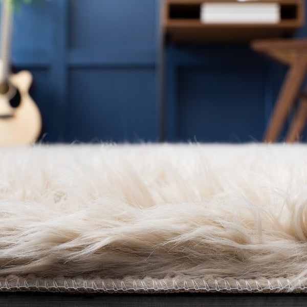 Safavieh Faux Sheep Skin 235 Power Loomed 80% Acrylic/20% Polyester Rug FSS235K-9