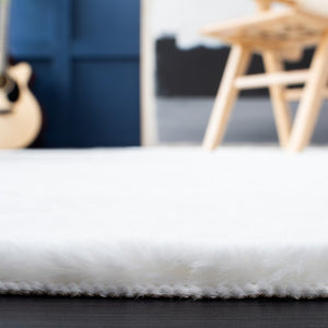 Safavieh Faux Sheep Skin 515 Power Loomed 80% Acrylic/20% Polyester Rug FSS515A-8