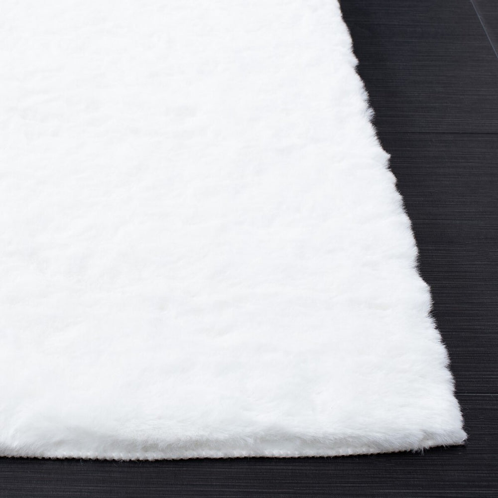 Safavieh Faux Sheep Skin 535 Power Loomed 80% Acrylic/20% Polyester Rug FSS535A-8