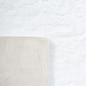 Safavieh Faux Sheep Skin 535 Power Loomed 80% Acrylic/20% Polyester Rug FSS535A-8