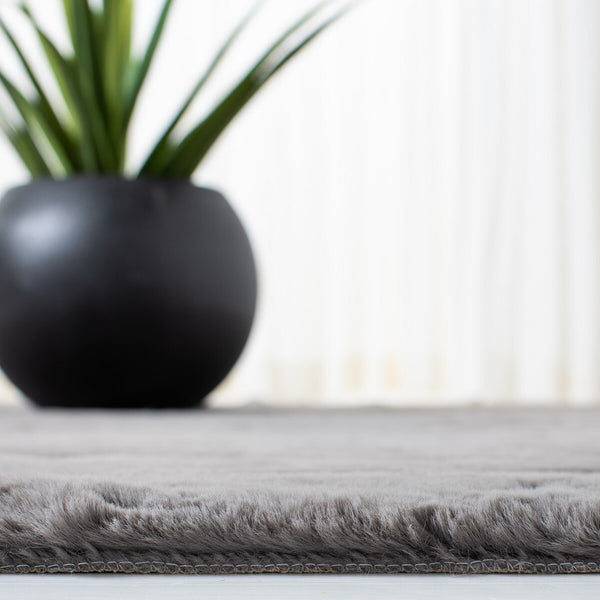 Safavieh Faux Sheep Skin 535 Power Loomed 80% Acrylic/20% Polyester Rug FSS535D-8