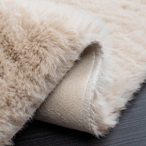 Safavieh Faux Sheep Skin 535 Power Loomed 80% Acrylic/20% Polyester Rug FSS535K-8