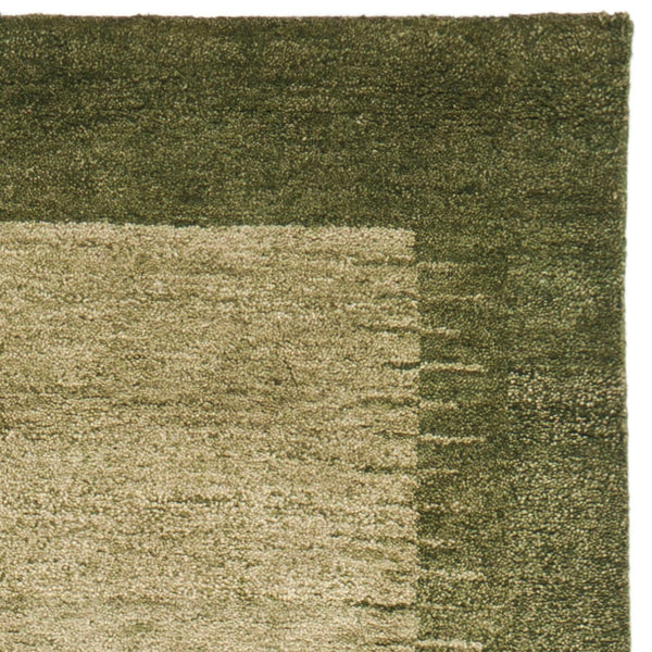 Safavieh GB127 Hand Knotted Rug