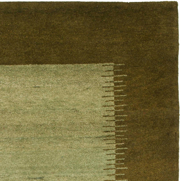 Safavieh GB127 Hand Knotted Rug