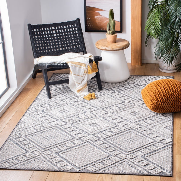 Global 800 Global 813 Indoor/Outdoor Power Loomed Polypropylene Pile Rug Grey / Ivory